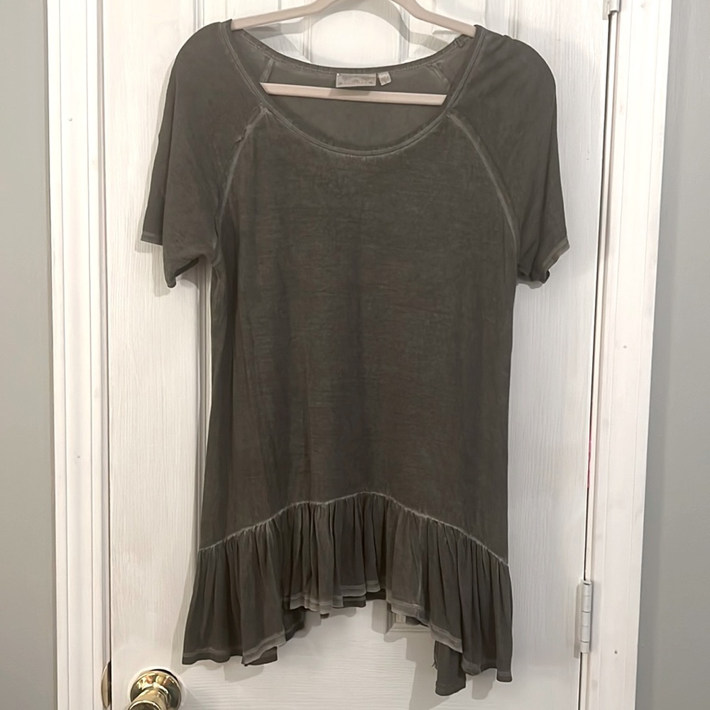 Dantelle Boho Top - Gray/Brown Short Sleeve Tunic Blouse w/ Ruffled Hem